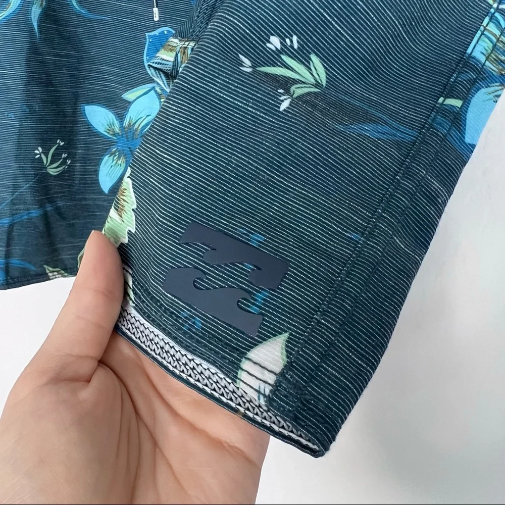 NWT BILLABONG Premium Sundays X Boardshorts. Size 40‎